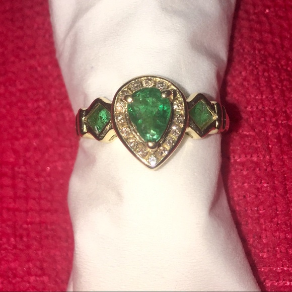 Genuine emerald ring - Picture 1 of 7
